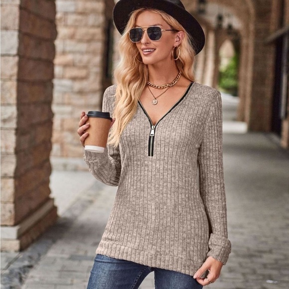 Every Day Chic Half-Zip Long Sleeve Top - Picture 3 of 4